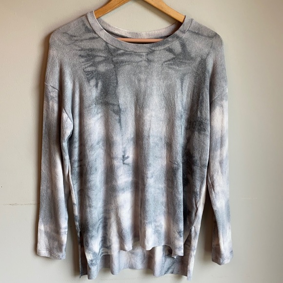 American Eagle Outfitters Tops - American Eagle grey tie dye soft & sexy plush top